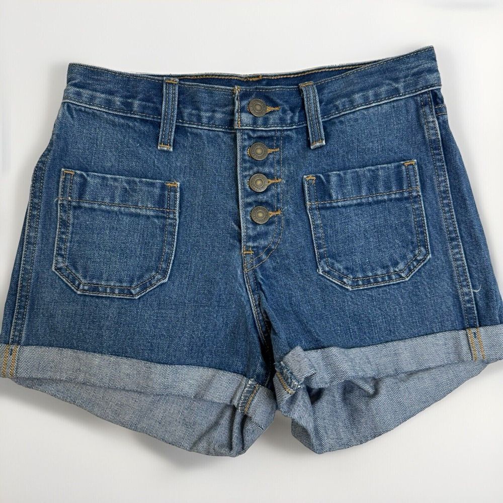 Women's Levi's Shorts Size 25